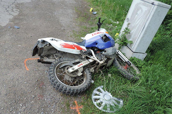 Pri dopravnej nehode v obci Skalité sa ťažko zranil motocyklista