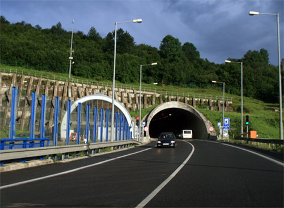Polícia upozorňuje na úplnú uzávierku tunela Horelica na ceste I/11A v Čadc