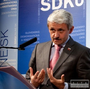 Kam viedlo tolerovanie výrokov Slotu, pýta sa Dzurinda