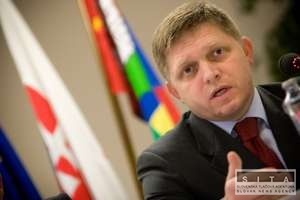 Uebnice bud vyrieen v parlamente, tvrd Fico
