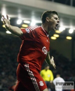 Gerrard predĺžil zmluvu s Liverpoolom