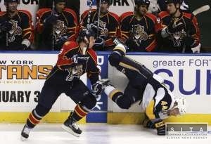 Vlastníci Buffalo Sabres popierajú, že je klub na predaj