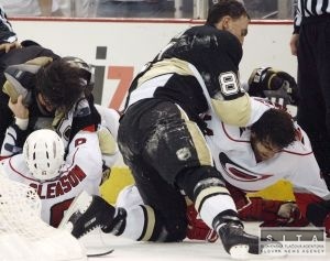 Pittsburgh vyhral aj druh zpas, atan sa pobil