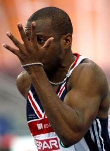 Williamson zabehol 100 m za 10,05 a zosadil lídra Chambersa