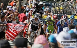 Polícia vyšetruje streľbu na cyklistov Tour de France