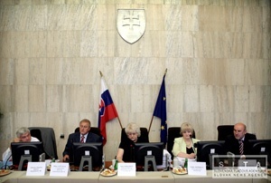 Socilni partneri sa zhodli na zmench v Zkonnku prce