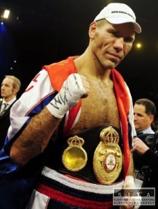 Valujev obhájil proti Holyfieldovi svoj titul šampióna WBA