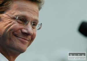 Nastávajúci minister zahraničia odmietol hovoriť po anglicky