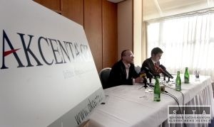 Klienti Akcenty CZ žiadajú premiéra o pomoc