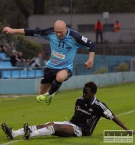 Bar��k g�lom zariadil tri body pre Poloniu Bytom