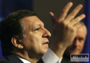 Barroso už stihol pogratulovať Írom, tí ešte čakajú na výsledky
