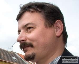 Ak SNS dá učebnice na súd, určite vyhráme, tvrdí Berényi
