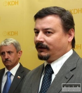 Zbieranie podpisov SNS pod petciu v NR SR je provokcia, uviedla SMK