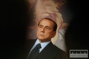 V Taliansku vystavujú obraz nahého Berlusconiho
