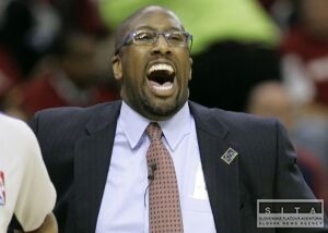 Trénerom roka clevelandský Mike Brown
