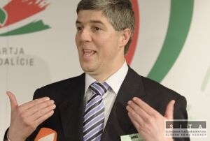 Bugr, Nagy a Gl odchdzaj z poslaneckho klubu