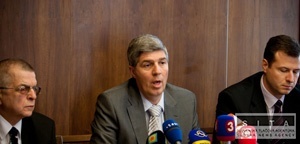 Odchod Bugára súvisí s problémami v SMK, tvrdia politológovia