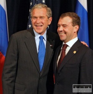 Bush sa počas summitu APEC rozlúčil s Medvedevom