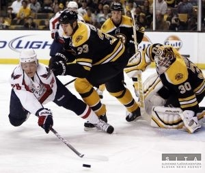Výsledky NHL - piatok - asistencie Cháru a Ľ. Višňovského