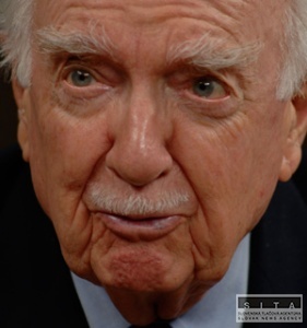 Zomrel legendárny moderátor Walter Cronkite