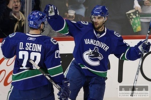 Demitra asistoval, Vancouver vedie 2:0