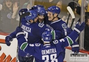 Demitra bez bodu, Vancouver vedie už 3:0