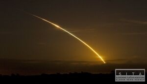Raketoplán Discovery už mieri na Zem