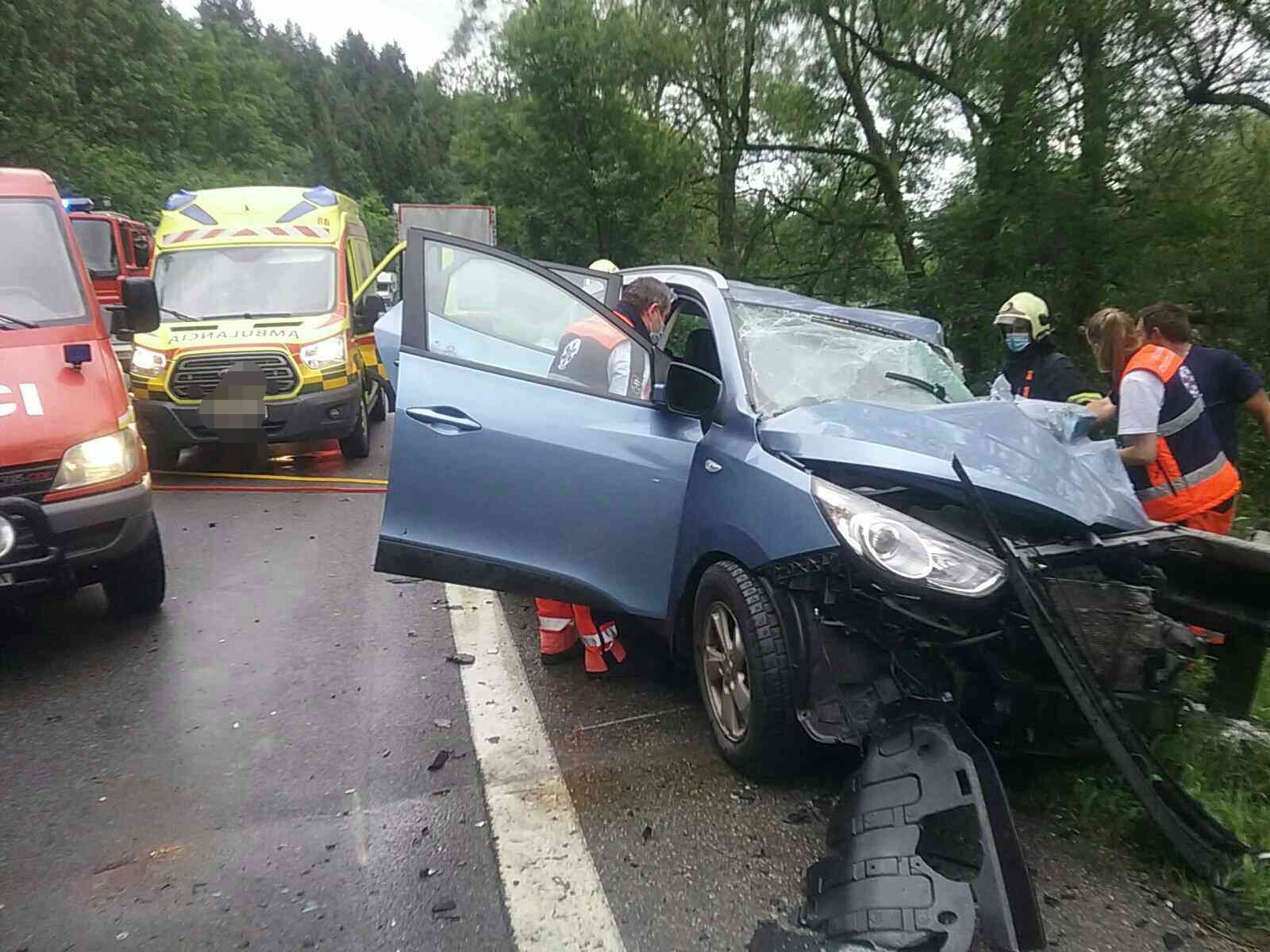 Hasii zasahuj pri dopravnej nehode v obci Kysuck Lieskovec