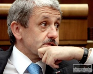 Podľa Dzurindu je NR SR jediná v EÚ, kde sa nemôže diskutovať o kríze