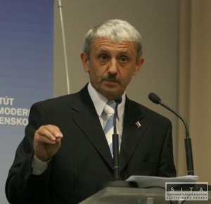 Krátkodobý pokles úspor je podľa Dzurindu lepší ako 1.pilier