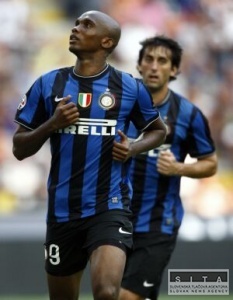 Eto´o chce od Barcelony peniaze za jeho prestup do Interu