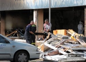 Policajti identifikovali mŕtveho, ktorý doniesol výbušninu