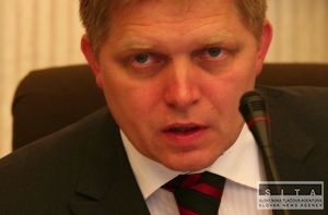 Premiér chce stavať pamätníky holokaustu pri školách
