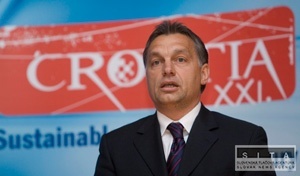 Fidesz si udržuje vysoké vedenie, Jobbik klesá
