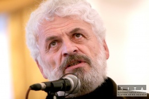 Revolúcia otvorila ľuďom dvere k demokracii, tvrdí Gál