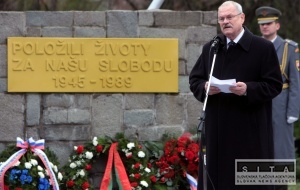 Prezident položil veniec k pamätníku politických väzňov