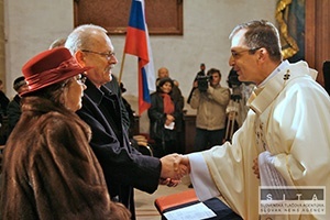 Prezident varoval cirkvi pred odchodom mladých do cudziny