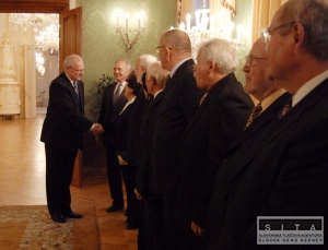 Prezident je za dvojjazyčné učebnice, ale v intenciách zákonov