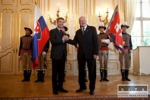 Rasmussenovi som kládol aj nepríjemné otázky, povedal prezident