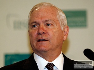 Gates pricestoval na nečakanú návštevu