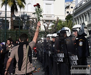 Polícia použila proti protestujúcim školákom slzný plyn