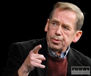 Klaus sa chová nezodpovedne a nebezpečne, tvrdí Havel