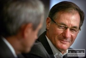Hrušovský sa ostatný deň vo funkcii stretol s Dzurindom, s Csákym nie