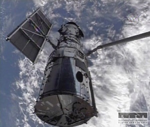 Posádka raketoplánu Atlantis vystúpi do vesmíru