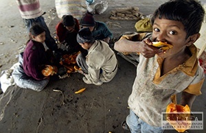 India a Čína naďalej utláčajú občanov, tvrdí organizácia HRW