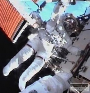 Astronauti sú pripravení na posledný výstup do vesmíru