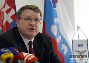 SNS o koalíciu so Smerom-SD záujem nemala, hovorí Izák