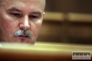 Janušek má požiadať EK o posun čerpania eurofondov o pol roka