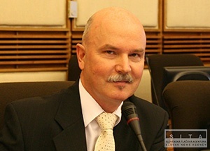 Informácie o výmene Januška nie sú správne, tvrdí SNS