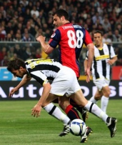 Juventus premrhal šancu znížiť náskok Interu Miláno
